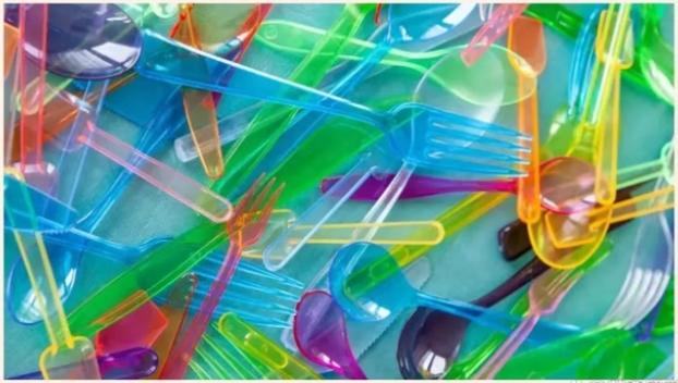 L’Inghilterra vieterà le posate di plastica monouso e le sostituirà con alternative biodegradabili